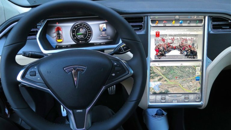 https://upload.wikimedia.org/wikipedia/commons/thumb/a/a3/Tesla_Model_S_digital_panels.jpg/1280px-Tesla_Model_S_digital_panels.jpg