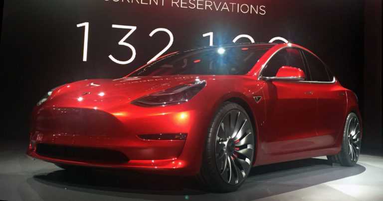 https://cs.wikipedia.org/wiki/Soubor:Candy_Red_Tesla_Model_3_trimmed.jpg