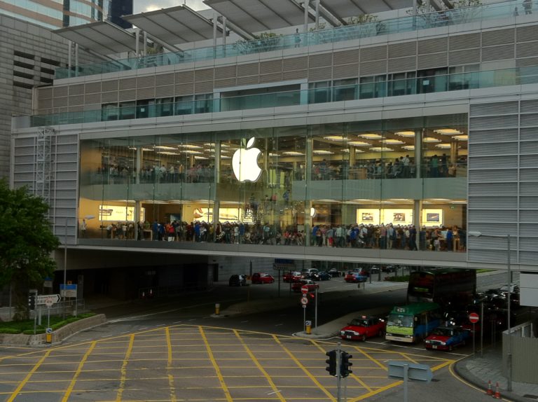https://upload.wikimedia.org/wikipedia/en/3/39/HK_Apple_Store_Opened_Exterior.JPG