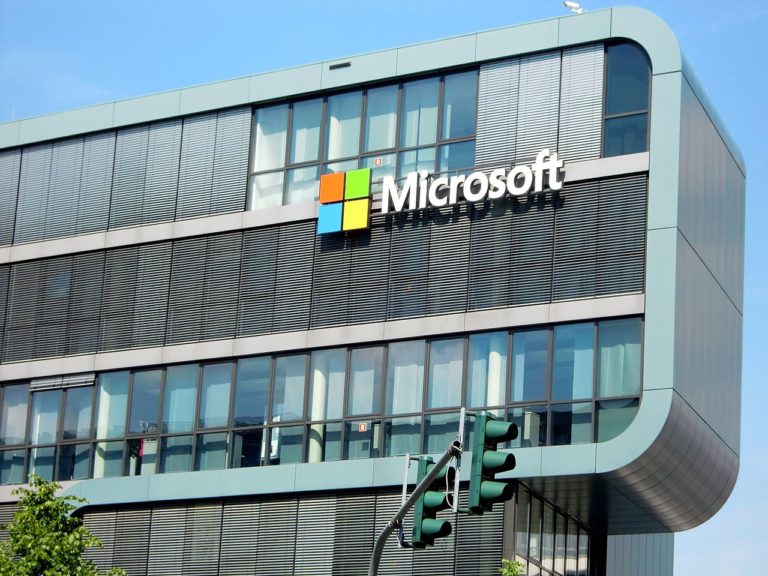 https://upload.wikimedia.org/wikipedia/commons/thumb/9/9f/Microsoft_buildings_EU.jpg/1280px-Microsoft_buildings_EU.jpg