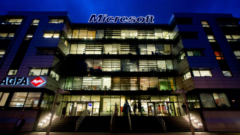 https://c1.staticflickr.com/8/7035/6479079467_d43d2c59a7_b.jpg