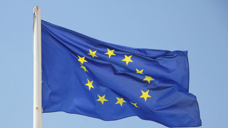 https://c.pxhere.com/photos/2e/2d/europe_flag_star_european_international_euro_crisis_blow_euro_states-623459.jpg!d
