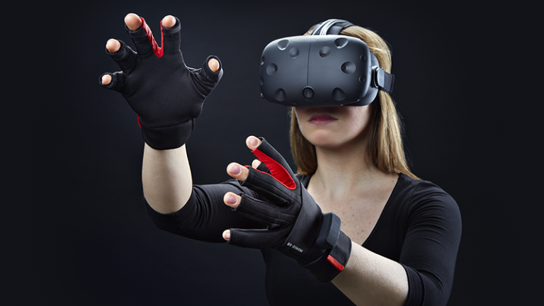 https://upload.wikimedia.org/wikipedia/commons/4/47/ManusVR_Glove_2016.png