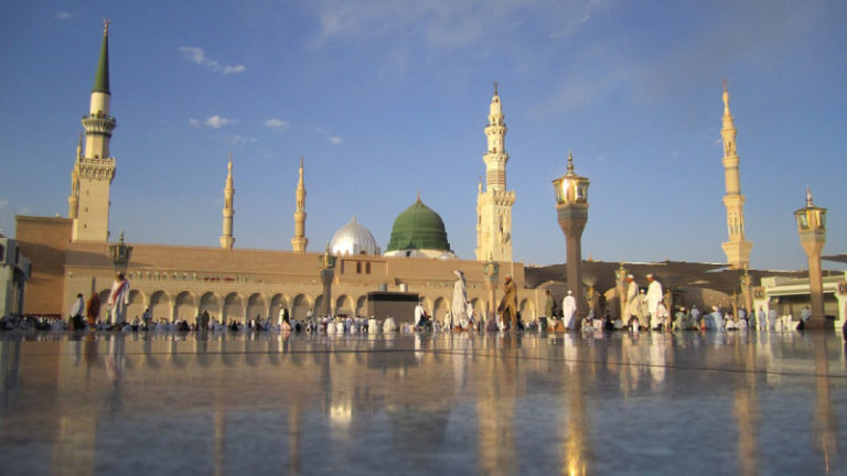 https://cdn.pixabay.com/photo/2013/02/20/19/55/saudi-arabia-84016_960_720.jpg