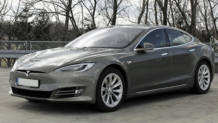 https://upload.wikimedia.org/wikipedia/commons/8/82/Tesla_Model_S_%28Facelift_ab_04-2016%29_trimmed.jpg