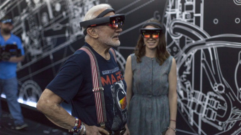 https://upload.wikimedia.org/wikipedia/commons/1/1a/Apollo_11_astronaut_Buzz_Aldrin_and_Erisa_Hines_try_out_Microsoft_HoloLens_%2829712151571%29.jpg