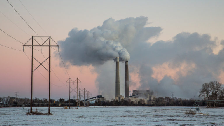 https://upload.wikimedia.org/wikipedia/commons/6/6e/Sherco_Generating_Station_-_Xcel_Energy_Sherburne_County_Coal-Fired_Power_Plant_-_Sunset_%2824077210421%29.jpg