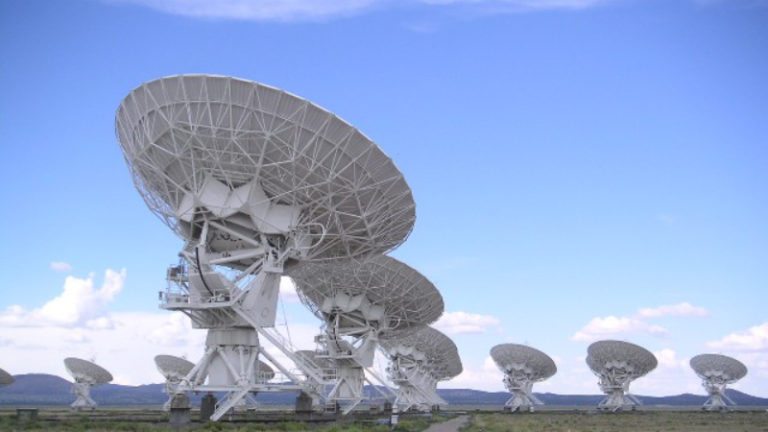 https://upload.wikimedia.org/wikipedia/commons/6/63/USA.NM.VeryLargeArray.02.jpg