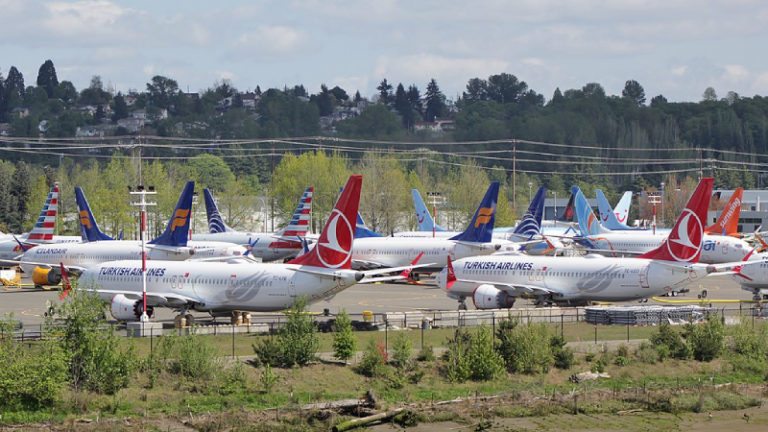 https://upload.wikimedia.org/wikipedia/commons/thumb/8/83/Boeing_737_MAX_grounded_aircraft_near_Boeing_Field%2C_April_2019.jpg/1024px-Boeing_737_MAX_grounded_aircraft_near_Boeing_Field%2C_April_2019.jpg