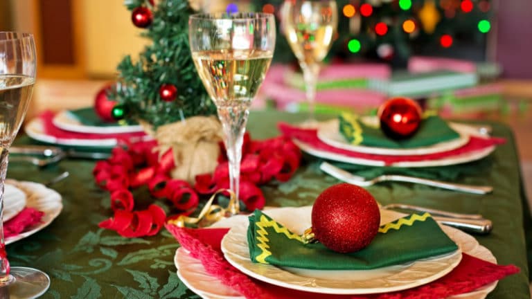 https://c.pxhere.com/photos/d2/38/christmas_table_christmas_dinner_christmas_dinner_setting_table_holiday_christmas_dinner_xmas-1162932.jpg!d