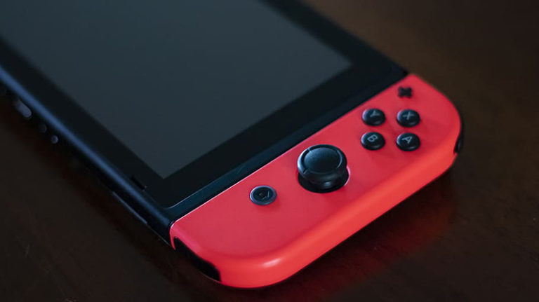 https://p1.piqsels.com/preview/13/452/863/black-nintendo-switch.jpg