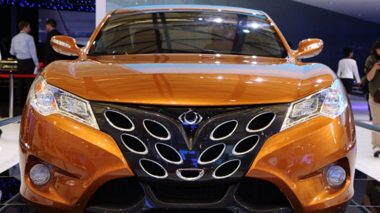 https://upload.wikimedia.org/wikipedia/commons/4/49/A_Geely_concept_car_in_Auto_Shanghai_2011_%282%29.jpg
