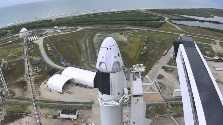 https://blogs.nasa.gov/commercialcrew/wp-content/uploads/sites/230/2020/05/demo-2-retraction-2.jpg