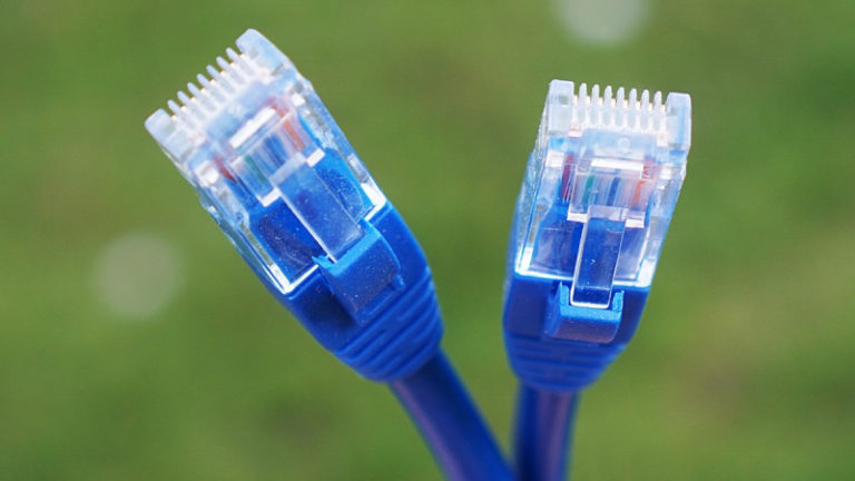 https://c.pxhere.com/photos/84/f0/network_cable_cat6_cat5_clutch_computer_cable_internet_cord_cable-550520.jpg!d