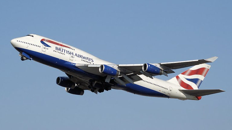 https://upload.wikimedia.org/wikipedia/commons/thumb/f/f3/Ba_b747-400_g-bnle_arp.jpg/800px-Ba_b747-400_g-bnle_arp.jpg