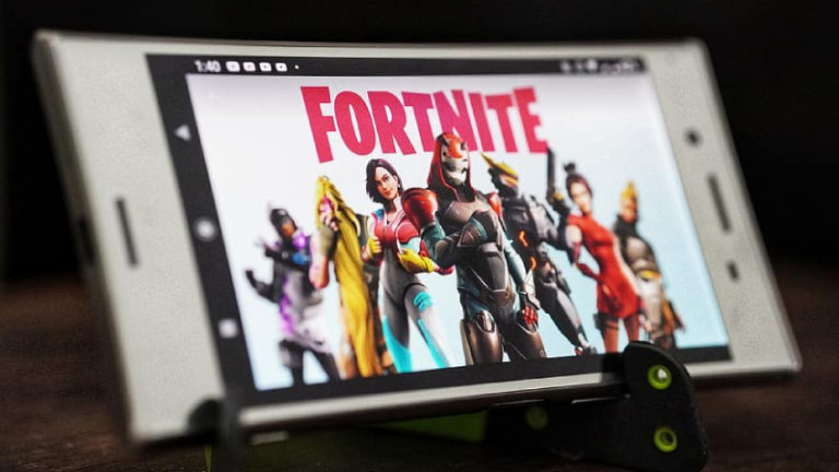 https://p0.pikist.com/photos/175/376/fortnite-video-games-epic-games-phone-mobile-gamers-gaming-android-fortnite-game.jpg