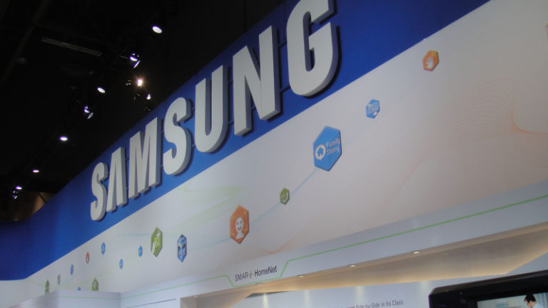 https://upload.wikimedia.org/wikipedia/commons/3/33/CES_2012_-_Samsung_%286764172295%29.jpg