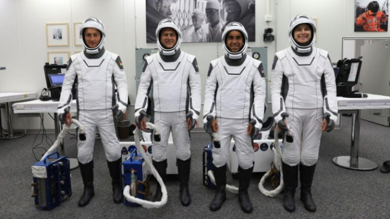 https://blogs.nasa.gov/crew-3/wp-content/uploads/sites/327/2021/11/KSC-20211028-PH-KLS01_0199_large-768x512.jpg