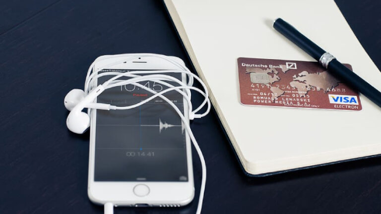 https://p0.pxfuel.com/preview/554/782/509/iphone-visa-business-buying.jpg