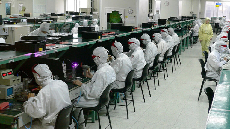 https://upload.wikimedia.org/wikipedia/commons/5/57/Electronics_factory_in_Shenzhen.jpg