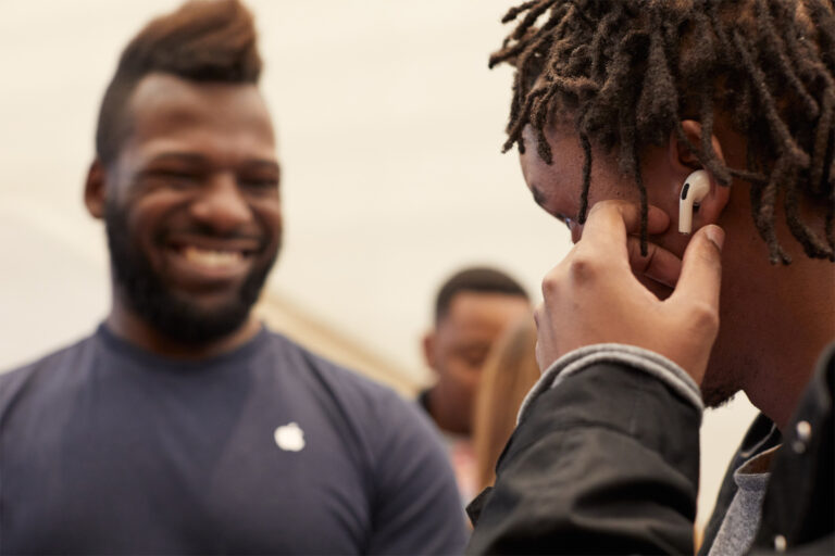 https://www.apple.com/newsroom/images/product/airpods/lifestyle/Apple_AirPod-Pro-Launch_London_Close-up-Customer_10302019_big.jpg.large_2x.jpg