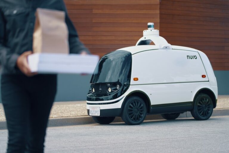 https://nuro.sfo3.digitaloceanspaces.com/04.12.2021-Nuro-R2-Delivery_2021-04-12-021947.jpeg?mtime=20210411191952&focal=none