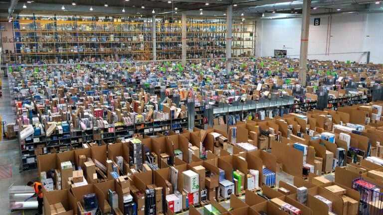https://commons.wikimedia.org/wiki/File:Amazon_España_por_dentro_%28San_Fernando_de_Henares%29.JPG