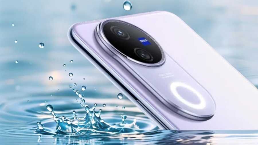 Vivo V50 v cákající vodě