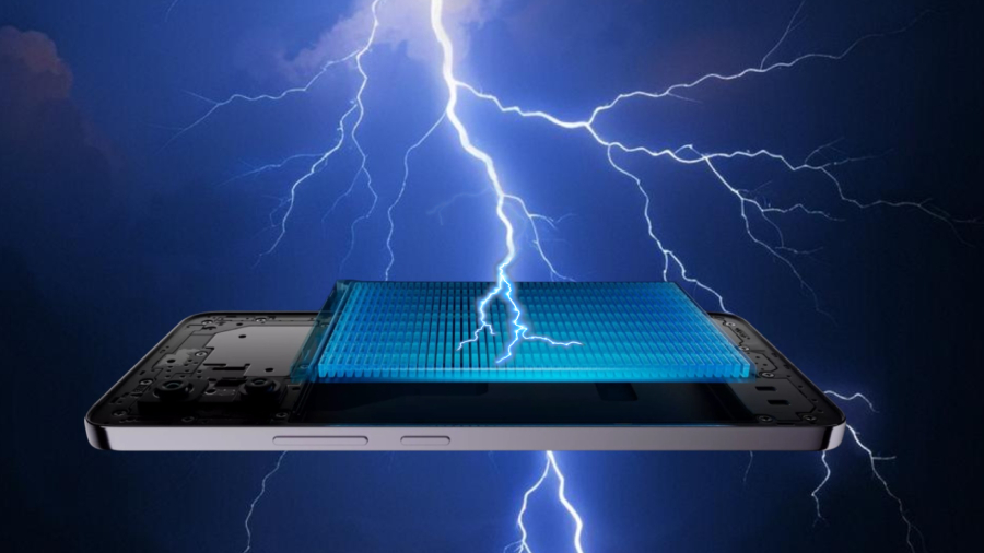 Vivo V50 Lite detail baterie uvnitř těla mobilu