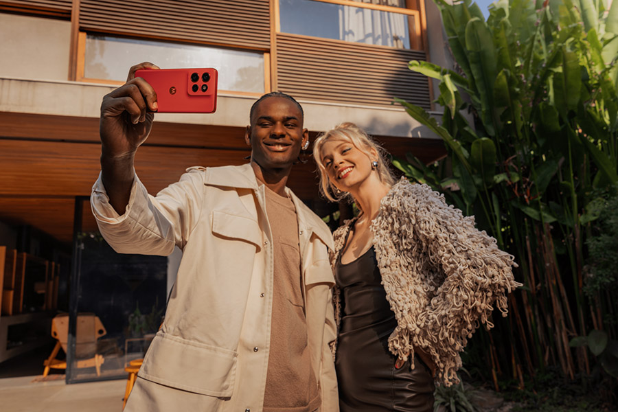 Motorola Edge 50 Neo (8GB/256GB) vydrží bez nabití i celý den.