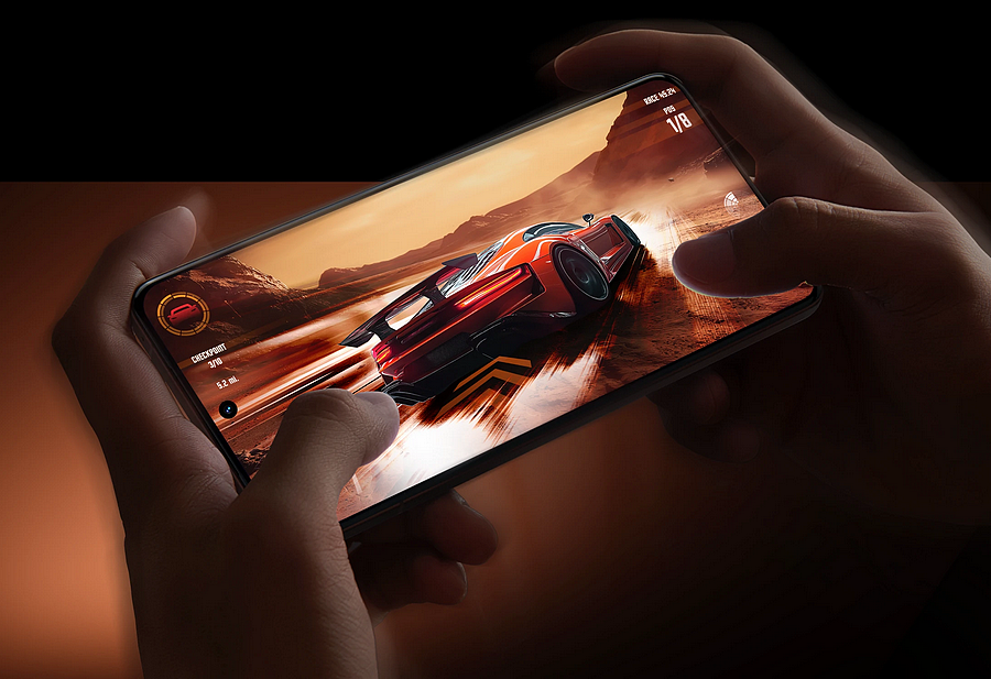 Herní výkon Realme GT 7 Pro 5G s vysokým obnovovacím displejem během závodní hry