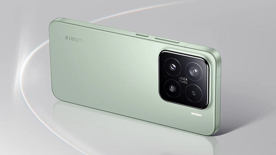 Elegantní křivky zelené varianty mobilního telefonu Xiaomi 15 5G