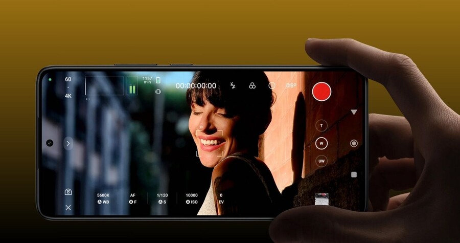 Trojitý fotoaparát telefonu Xiaomi 14T 5G, který nabízí funkce jako Leica styly, Mistrovský portrét, Xiaomi AISP, Ultra a UltraHDR noční režimy.