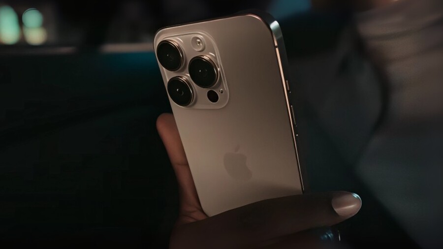 iPhone 16 Pro přichází s vylepšenou fotosoustavou, kterou tvoří hlavní 48Mpx fotoaparát s optickou stabilizací a znový 48Mpx ultraširokoúhlý objektiv s automatickým ostřením.