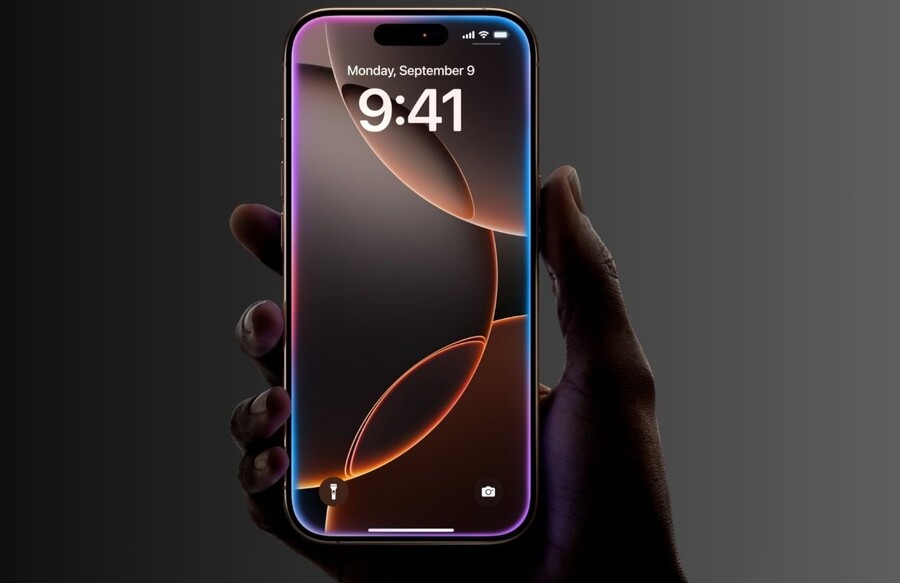 Apple Intelligence v iOS 18 se učí z vašeho stylu, usnadňuje psaní, shrnutí i tvorbu obrázků, zatímco iPhone 16 Pro Max nabízí špičkovou konektivitu, přesné určování polohy a pokročilou bezpečnost.