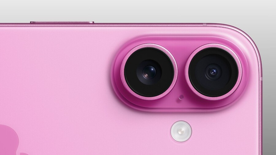 iPhone 16 je vybaven 48 Mpx hlavním fotoaparátem s 2× optickým zoomem, ultraširokoúhlým objektivem a možností pořizovat prostorové snímky i videa.