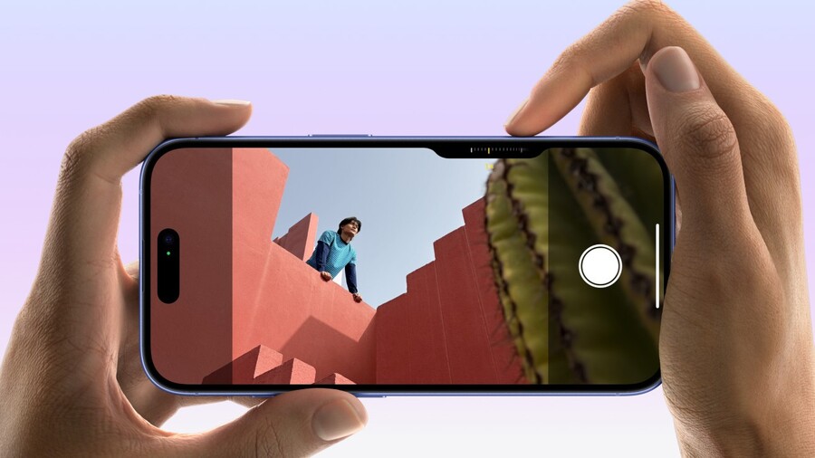 iPhone 16 umožňuje snadné ovládání fotoaparátu jedním prstem a přizpůsobitelné akční tlačítko pro různé funkce.