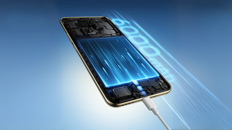 Baterie s kapacitou 6 000 mAh uvnitř telefonu Realme 14 Pro+ připojená k nabíjecímu kabelu.