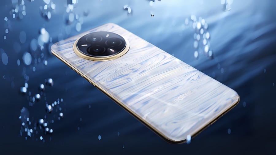 Telefon Realme 14 Pro+ v perleťově bílé barvě se potápí ve vodě.