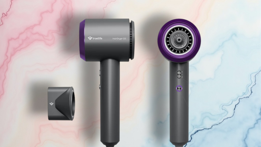 Fén TrueLife HairDryer D3 zepředu i zboku i s magnetickým nástavcem na barevném mramorovém pozadí.