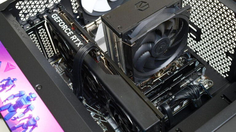 RTX 50 detail produktu pohled shora.