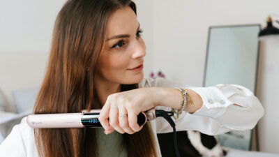 Srovnání žehliček na vlasy: Nejlepší volba pro hladký účes