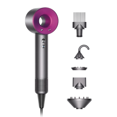 Dyson Supersonic HD07 v šedo-růžovém provedení s pěti nástavci.