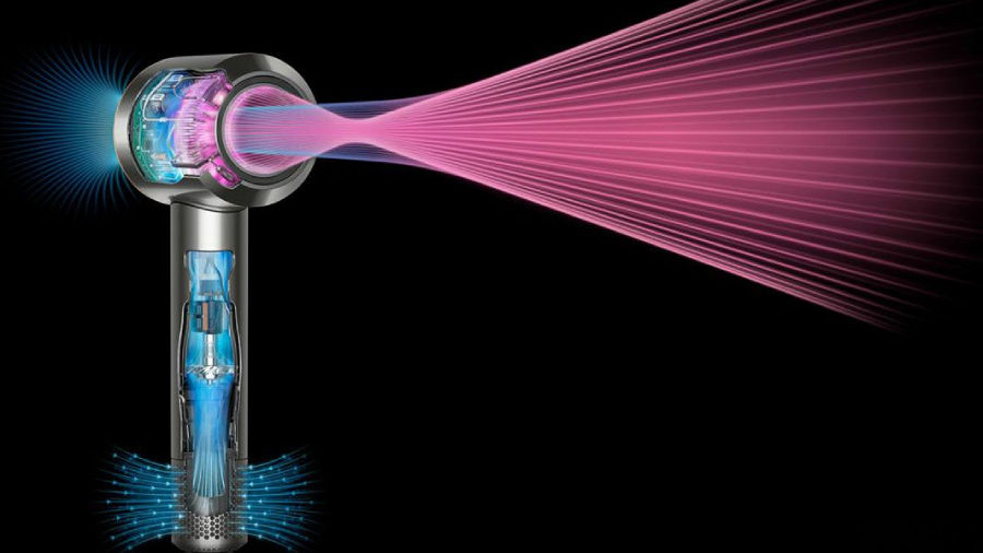 Vuzializace vnitřku fénu Dyson Supersonic HD07, kde jsou viditelné jeho součástky, technologie a motor na černém pozadí.