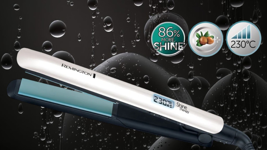Žehlička na vlasy Remington S8500 Shine Therapy na černém pozadí s kampkami vody a třemi kulatými ikonkami znázorňující její funkce - 86% lesku, arganový olej, až 230° teplota.