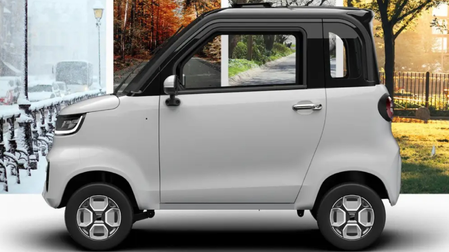 Pohled na elektromobil NIU NIUMM z boku na pozadí s obrazy se 4 ročními obdobími.