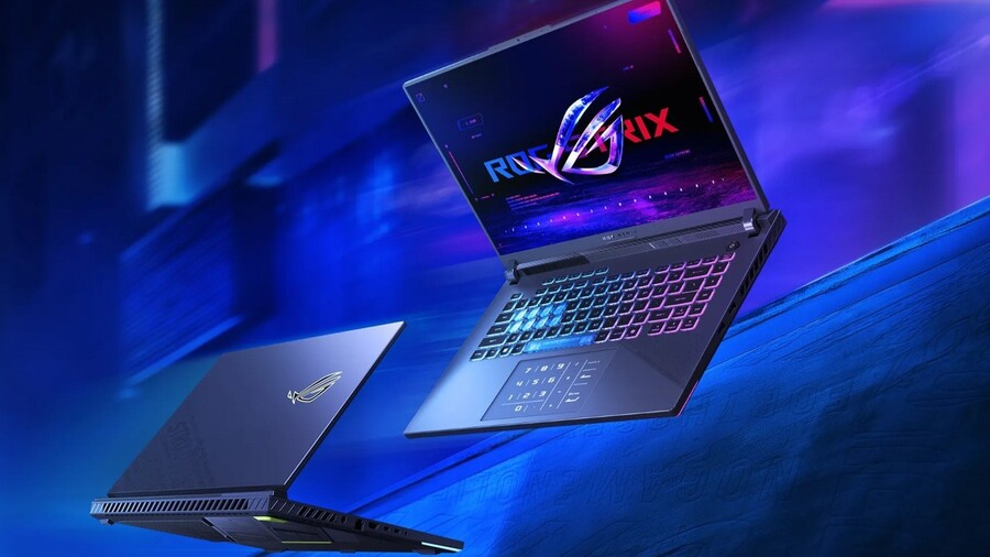 Otevřený a zavřený herní notebook ASUS ROG Strix G16, vznášející se ve vzduchu nad modrým pozadím. Na displeji je vidět logo ROG Strix, klávesnice je podsvícená RGB.
