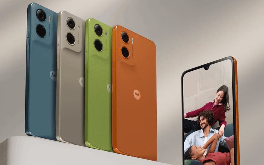 Několik barevných variant telefonu Motorola Moto G06 Power