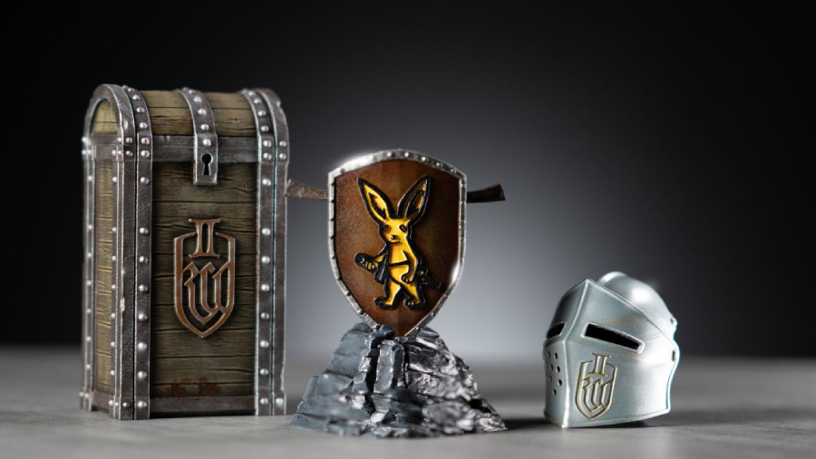 3D vytištěné figurky inspirované hrou Kingdom Come Deliverance, zobrazující středověký štít, helmu a zdobenou truhlu jako tematické doplňky.