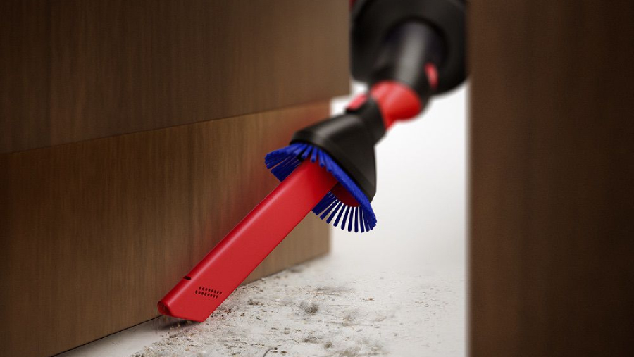 Vysavač Dyson V16 Piston Animal s nasazenou štěrbinovou hubicí s kloubem 2.0.